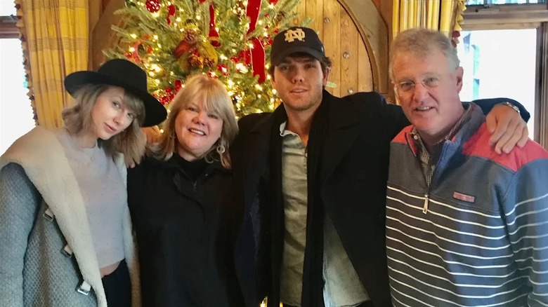Taylor Swift with her family