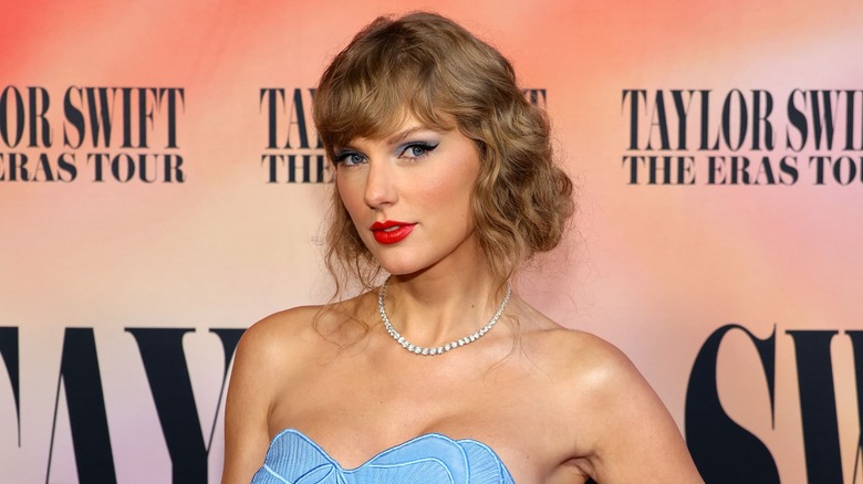 Taylor Swift posing